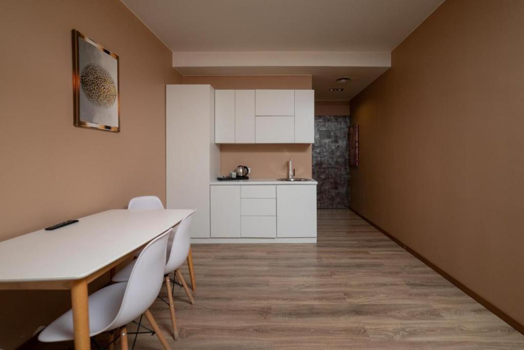 Hotel Gloria Ks Prishtine Bagian luar foto