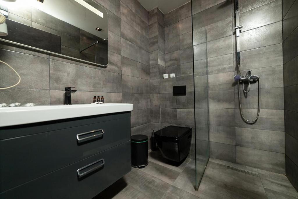 Hotel Gloria Ks Prishtine Bagian luar foto