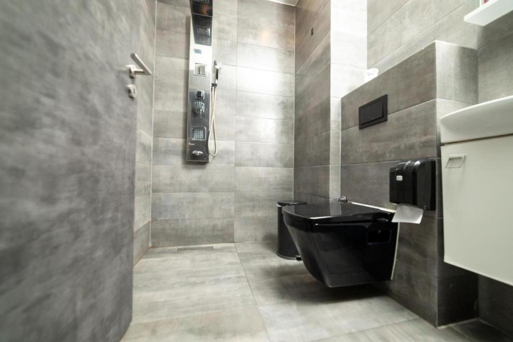 Hotel Gloria Ks Prishtine Bagian luar foto