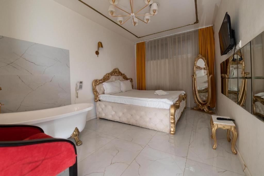 Hotel Gloria Ks Prishtine Bagian luar foto